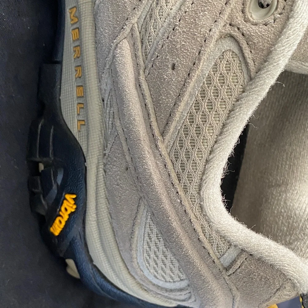Merrell Moab Tan and Black Outdoor Shoes - Picture 3 of 9